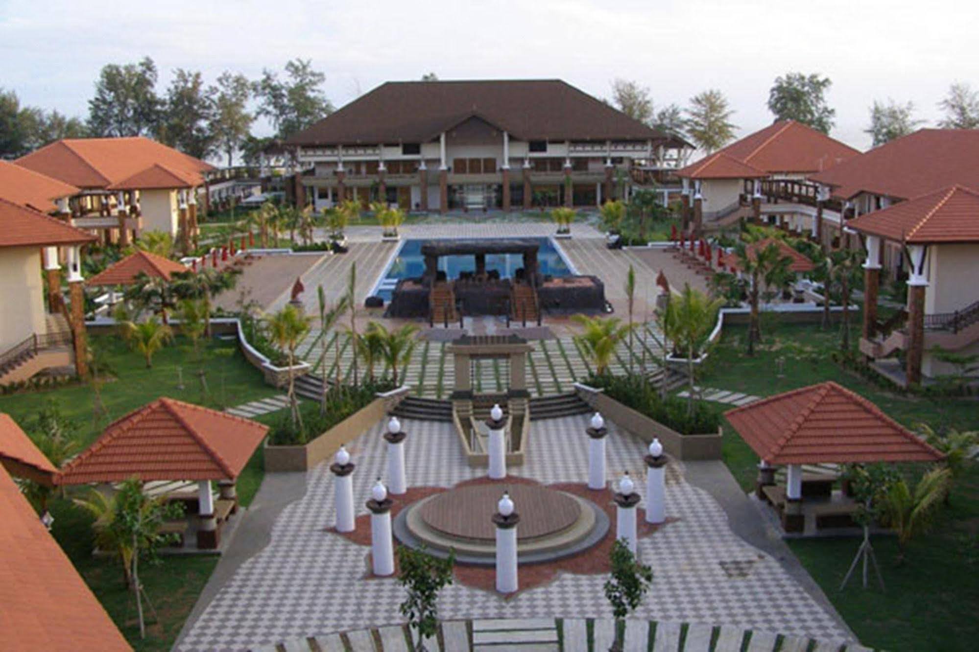 Tok Aman Bali Beach Resort @ Beachfront Kampong Ayer Tawar  Exterior photo