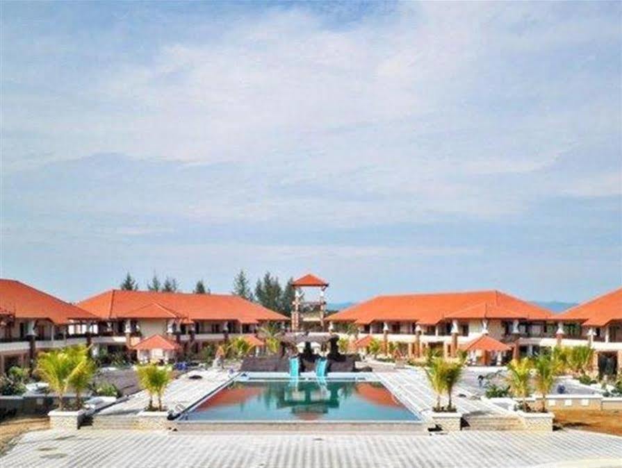 Tok Aman Bali Beach Resort @ Beachfront Kampong Ayer Tawar  Exterior photo